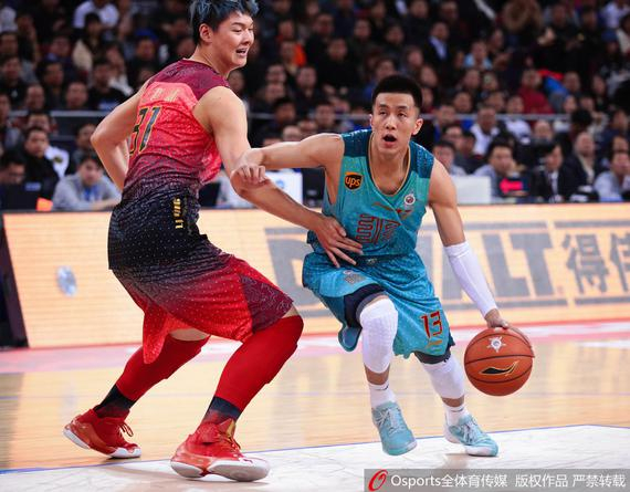拍就把球压